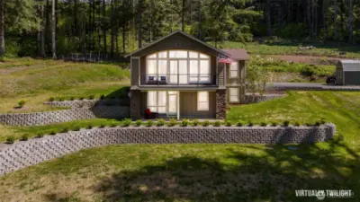 Beautiful daylight ranch on Livingston Mountain