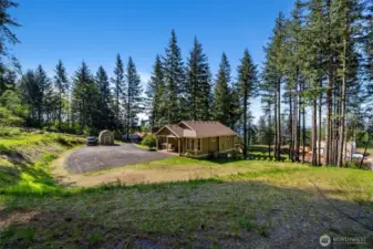 Surrounded by large trees, private with lots of wildlife to see