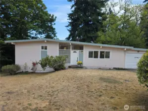 MCM Bellevue home on an expansive lot