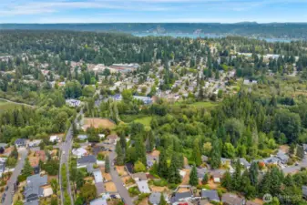 Central to I405 and I90 to access the airport or Seattle downtown