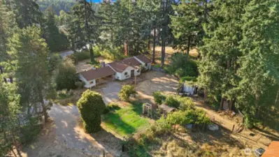Gorgeous, private setting just minutes from city amenities.