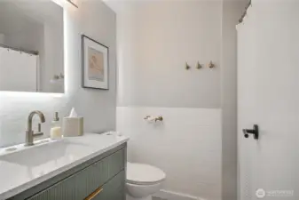 Newly remodeled full bathroom.