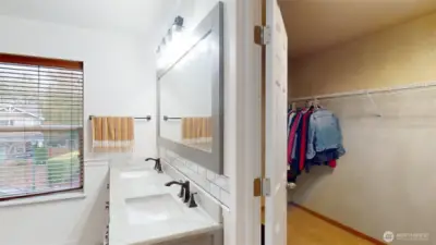 Primary double sink & walk in Closet