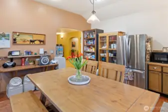 Casual dining made easy in this functional eat-in kitchen