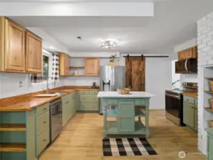 Beautifully remodeled kitcen.