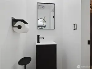 1/2 bath off of the utility room.