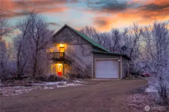 Large Shop + Studio apartment + Covered Garage w/ oil change pit