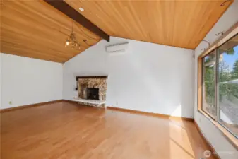 Open living room with vaulted ceilings