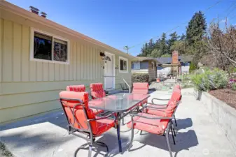 The back Patio is Private and Great for Shade in the Summer~