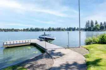 Trex deck dock with bench and boat life