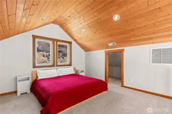 Loft / Office / Additional sleeping area