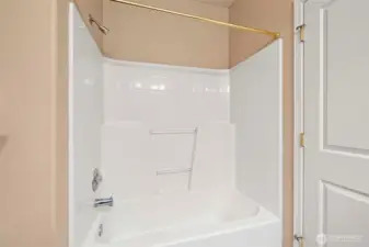 Full bathroom in hallway