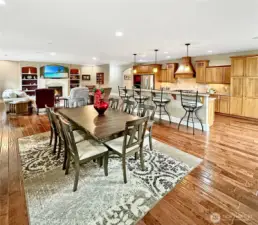 The spacious dining area and large eating bar is perfect for entertaining or quiet dinners at home.