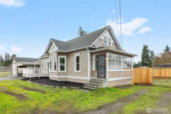 Beautifully updated 3 bedroom 2 bath Craftsman home