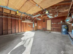 Oversized 2 car garage