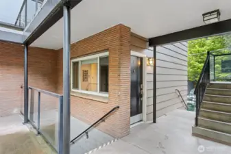 Corner unit with easy access to the basement storage