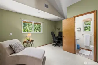 4th bedroom upstairs w/ 1/2 bath