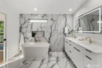 Owner's suite bath
