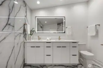 Owner's suite bath
