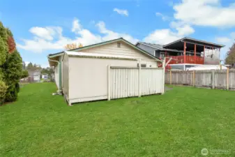 Back of home "Grass is enhanced virtually"