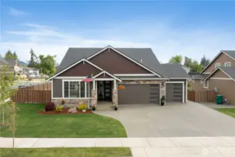 4 BEDS | 3 BATHS | 2,820 SQ FT | 0.25 LOT