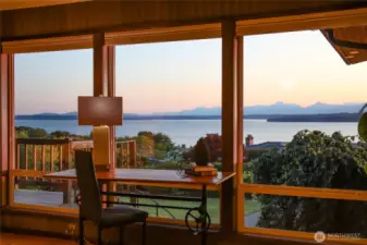 The large windows in the dining room frame the spectacular views.