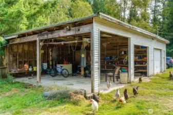 3 car garage. pump house with new pump and bladder
