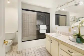 Full bathroom on main level.