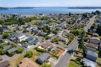 easy commute to Pearl or waterfront