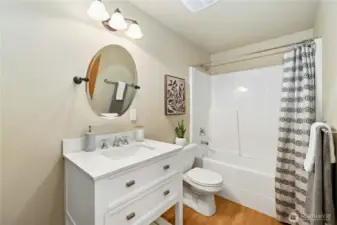 Lower level en-suite bathroom with W/D hook ups!