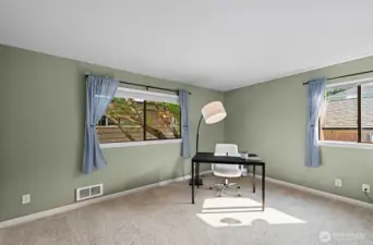 Second bedroom.
