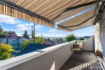 Upstairs deck wiith View of Olympic Mtns and green lake