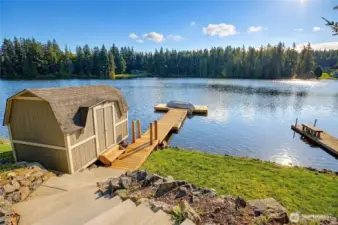 Excellent Lawn, Boathouse and Dock~