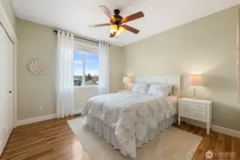 Second bedroom w/ Ceiling fan