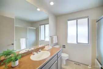 Full bathroom 2nd floor shared by bedrooms