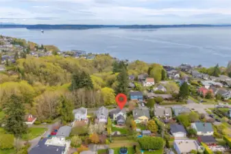 Remodeled Craftsman in sought-after Proctor District, close to Old Town Tacoma and Ruston water front