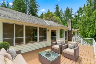 Huge trex deck to enjoy view!