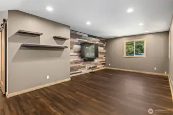Another view of the upstairs bonus space.