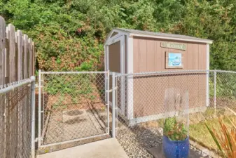 There's a 6 x 8' shed for storing clam and fishing gear, garden tools etc.