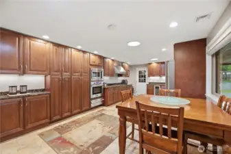 Custom Cabinets Main fl kitchen