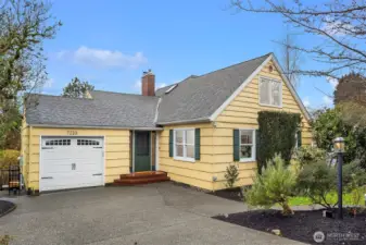 Welcome to the Rock Block! A beautiful neighborhood with great schools and neighbors! They regularly get together for Friday ‘rocktails’! Beautiful, mature landscaping welcomes you home!