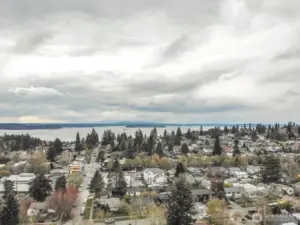 Ferry, Scenic Walks, Restaurants close by