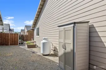 Outdoor storage along the side of the house.
