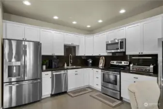 Beautifully remodeled full kitchen with new cabinets, countertops, stainless steel appliances. Such an amazing space to host your pool parties.