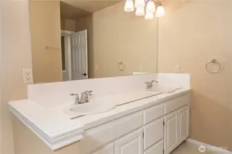 The full bathroom upstairs next to the guest bedroom.