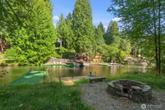 SET THIS UP TO SPEND ALL DAY BY THE LAKE IN THE 'NO WAKE' CANAL OF LAKE TAPPS. KIDS CAN PLAY ALL DAY AND NOT WORRY ABOUT WAVES FROM BOATS