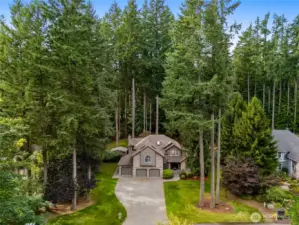 All this, just moments from premier shopping, dining, wineries, and the natural beauty of the Pacific Northwest, offers a lifestyle where sophistication, comfort, and everyday joy converge.