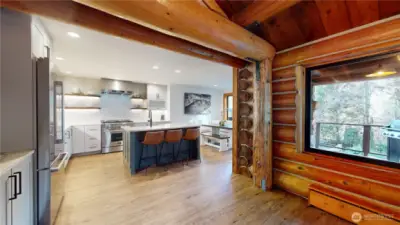 Looking into the kitchen...