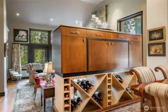Hydraulic powered wine cellar, raises & lowers at the touch of a button!