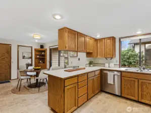 Kitchen w/ Breakfast Nook